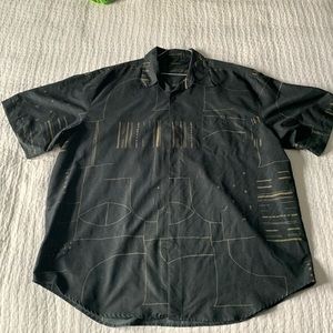 Men’s short sleeve button up shirt. Size 2XLT.